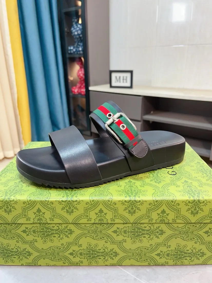 Men's Men's Shoes💰300🌸🌸【GUCCI New Style】This slipper is made of GG polyester fiber and is decorated with the Gucci label on the front, adding a bold logo feel to the style. "Gucci Made in Italy" stamped label Rubber sole Flat Made in Italy Men's sizes 39 to 45, (46. Customized